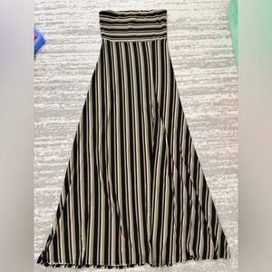 Banana Republic Factory Black and Cream Pleated Maxi Skirt